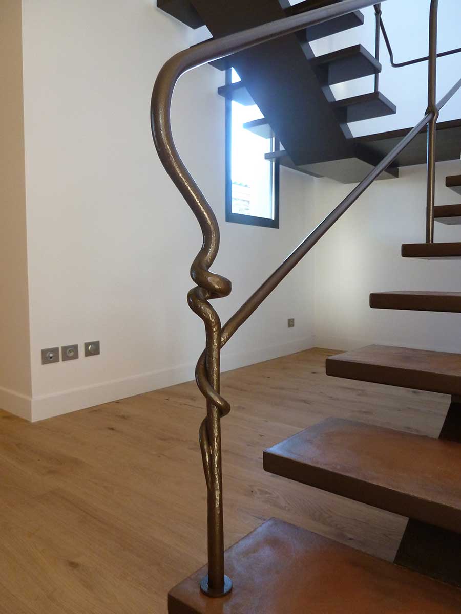 rampe-d-escalier-personnalisée-et-originale-avec-castan